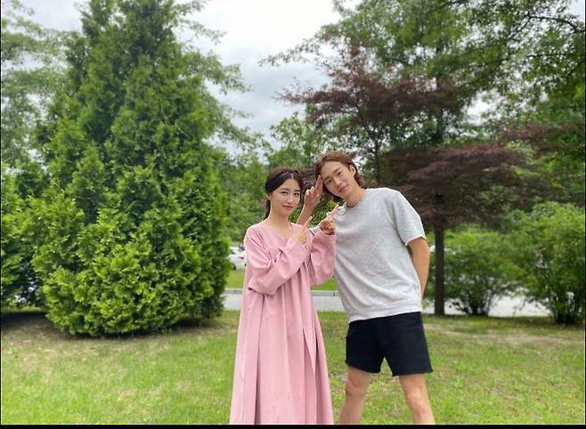 Actor Park Ha-sun expressed his regrets ahead of the last episode of tvN Postpartum care centers.The photos included Park Ha-sun and Postpartum care centers Actors.Park Ha-sun, wearing postpartum care suits, left a selfie with the motivations of the cooker, while boasting a two-shot with a courier Nam Yoon-soo and a chemistry.The behind-the-scenes footage of the postpartum care centers added to the end.Meanwhile, Postpartum care centers where Park Ha-sun is active will air today (24th).Park Jung-min on the news