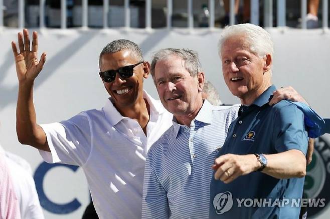 미국 전임 대통령인 버락 오바마(좌), 조지 부시(가운데), 빌 클린턴(우)의 2017년 모습 (사진=연합뉴스)