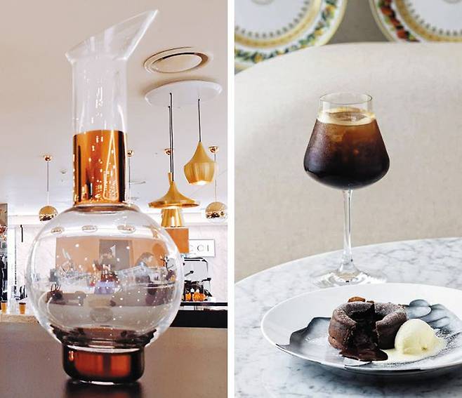 서울 압구정 톰 딕슨 카페에서 구매도 가능한 탱크 저그 코퍼(왼쪽). 음료를 담는 병이다. 오른쪽은 서울 한남동 베르나르도 카페에서 베르나르도 접시와 바카라 잔으로 꾸민 디저트 테이블. /최보윤 기자·베르나르도 코리아 인스타그램