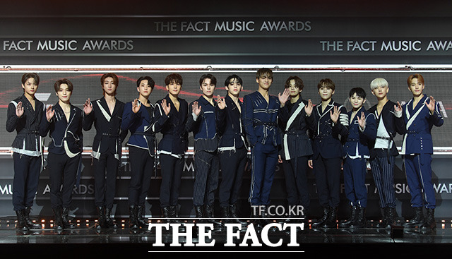 2020 TMA] Seventeen attending The Fact Music AwardsThe 2020 The Fact Music Awards was held in a way that thoroughly complies with the anti-virus guidelines and adds online connections to Untact, which means non-face-to-face, for the safety of fans and The Artist to prevent the spread of Corona 19.TMA includes BTS, Super Junior, New East, GOT7 (GodSeven), MonsterX, Seventeen, Gang Daniel, Twice, Mamamu, (girls) children, ITZY (yes), Stray Kids, Tomorrow By Together, ATIZ, Crabity, Weekly, K-pop The Artists, who are the most popular in the world, including The Boys, IZWON, and Jesse, appeared.The red carpet at 4 pm on December 12, the awards ceremony at 6 pm, was broadcast simultaneously to 30 countries around the world through Naver V LIVE.