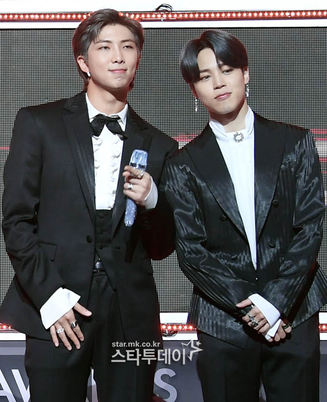 The 2020 Music Awards were held on The 12th.  The event was held on-the-carpet and the awards ceremony was held to prevent the spread of COVID-19.At the 2020 The Pact Music Awards, Super Junior, Neust, Gotsevern (GOT7), Monstaex, 7tin, KangDaniel, Twis, Mamamu, (Women) Children, Itzy, Stray Kids, Tomorrow Bytugeder, Attis, Kraviti, Weekly, The Boys, EyesOne, Jesse, Enhypen (ENHYPEN) were in attendance.  The event was conducted by broadcaster Hyun-you Lee and actor Seo Hyun.  In addition, actors Hae-won, Lee Dong-wook, Jung Jung-hoon, Park Hae-jin, Italy, and Kim Hye-yoon will attend the awards ceremony.  << Photo By=The Pact>>