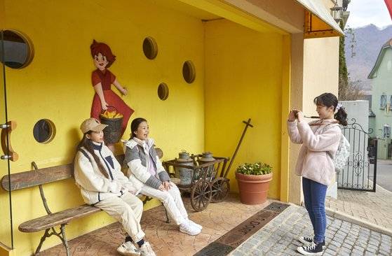 친구들과 여행을 떠나면 서로 인증샷을 남겨주기 바쁘다. 추억을 기록하고 내가 이곳에 왔다는 걸 인증하기 위해서도 중요하다.