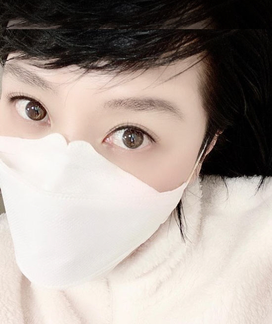 Kim Hye-soo, the Cold-melting Deer eyes. Lets go to work in heavy arms.Actor Kim Hye-soo said hello in a healthy manner.On the 15th, Kim Hye-soo posted a picture on his instagram with an article entitled Go to work.The photo released shows Kim Hye-soo wearing a Mask, and the big eyes on his Mask-covered face attract attention.Kim said, Watch the Cold!!!!!!!!!!!!!!!!!!!!Meanwhile, Kim Hye-soo confirmed his appearance in the new original series Boy Judge to be released by Netflix.Boy Judge is a human court drama that takes place when a judge who hates a juvenile offender is newly appointed to a local court juvenile department.
