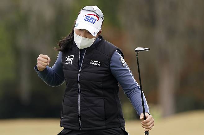 A Lim Kim, of South Korea, reacts after making a birdie on the 18th hole during the final round of the U.S. Women's Open golf tournament, Monday, Dec. 14, 2020, in Houston. (AP Photo/Eric Gay)
<저작권자(c) 연합뉴스, 무단 전재-재배포 금지>