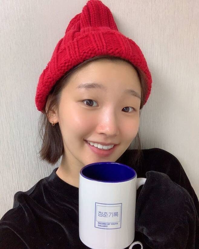Park So-dam, the nearing Selfie clean beauty tuktuk which stands out the flawless Skinss [SNScut]Actor Park So-dam has revealed his current situation.Park So-dam uploaded a photo to her SNS on December 17.In the photo, Park So - dam is holding a cup in one hand and showing a fresh smile.Park So - dam boasted a flawless Skinss like a pottery and showed off his pure charm.In the post, the fans responded, My sister is so cute and Pretty.Meanwhile, Park So-dam is appearing on the JTBC entertainment program Gamseong Camping.Jang Hye-soo on the news