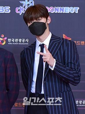  NUEST (NUEST-JR, Aaron, Baek Ho, Minhyun, Ren) member Hwang Min-hyun poses during the 2020 KBS Music Festival red carpet event at KBS, Yeoiedo, Seoul, on the evening of The 18th.  < Photo=Courtesy of KBS>
