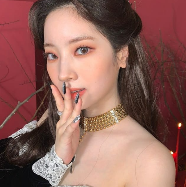 On the 18th, the official #CRYFORME instagram read, Im going to .m at 2p! the picture came up with the words   Promoting CRY FOR ME, which was released at 2:00 p.m. on this day.The photo, which was released together, showed Dahyun posing in a velvet Dress that revealed her shoulders.  With a bold gold necklace on her half-hair, Dahyun exudes Goddess-like elegance.  Dahyuns eyes in sky blue color lenses are mysterious.Meanwhile, Dahyuns group, TWOCE, will appear at the 2020 KBS Music Festival, which airs at 8:30 p.m. on this day.Photos | TWOCE Official SNS
