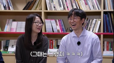 김은희 작가(왼쪽)와 장항준 감독