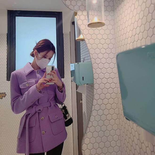 Seahoun, Elegance Number 1 (Lavender Mist) Coat also had a perfect digestion sophisticated iron ironGroup Girls Generation member and actor Seohyun reported on the recent news.Seohyun posted a picture on his Instagram account on December 21 with the phrase miss me?In the open photo, Seohyun is wearing a mask and looking at the mirror wearing a gorgeous Number 1 (Lavender Mist) outer.It captivated the fans by showing off the sophisticated atmosphere and the beauty that is not covered by the mask.Meanwhile, Seohyun appeared in the JTBC drama Private Life, which last month ended.