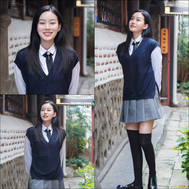 Actor Park Yuna unveils True Beauty behind-the-scenes cut...Actor Park Yuna plays an active role as a new spring and goddess Kang Sue-jin, who combines ingenuity and supervision as well as natural beauty in tvN Wednesday-Thursday evening drama True Beauty (director Kim Sang-hyeop, playwright Ishieun, planning tvN, studio dragon, production main factory, studio N) Were in.It shows the visual that expresses admiration every time and the acting ability that freely adjusts the completeness, and it is filling the screen with its own presence.In the meantime, in the behind-the-scenes cut released on the 23rd, Park Yunas unique refreshing charm is even more attractive, and a cool smile and a lovely smile are caught.Park Yuna in the photo is brightly illuminated to the eyes of those who see the harmony of bright laughter and good eyes while facing the camera and gaze.In another photo, Park Yuna showed off her full presence in simple knit and mini skirt uniforms, showing off her legs and innocent appearance.With the beauty of the eight-way beauty who has nothing to do with the unique visuals and the digestive power of the adhesive character, Park Yuna, who is drawing Kang Sue-jin in True Beauty, is raising expectations and interest in how to add interest and fun to the remaining stories.On the other hand, TVN Wednesday-Thursday evening drama True Beauty, which Actor Park Yuna is divided into inducing person Kang Sue-jin, has a complex appearance and has become a goddess through toilet. It is a romantic comedy that restores self-esteem that grows by sharing, and it is broadcast five times at 10:30 pm on Wednesday.