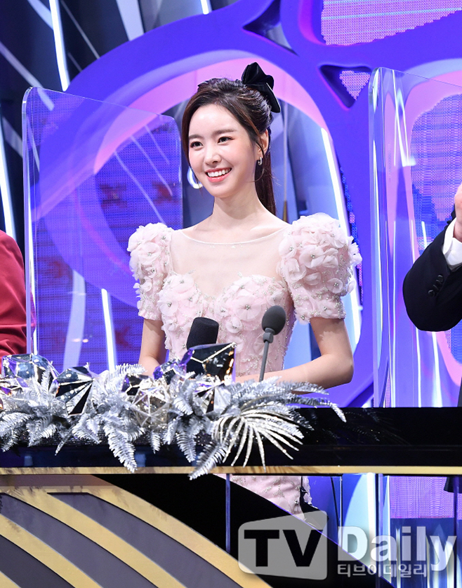 The 2020 KBS Entertainment Awards Prize (Social Jun Hyun-moo, Kim Jun-hyun, and Jin Se-yeon) was held on the evening of the 24th.Candidates for the 2020 KBS Entertainment Awards Prize were selected as candidates for this years nominations for the 4th season of the 1 night and 2 days, the dog is excellent, the immortal masterpiece, the boss ear is the donkey ear, the living men, Superman is back, and the new star is uploaded with a short story.The 2020 KBS Entertainment Awards Prize, which will be held as non-face-to-face and non-passenger in the aftermath of Corona 19, will be broadcast on KBS2 at 8:30 pm on the 24th.Photo: KBS