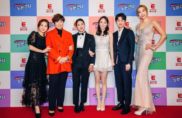 The Tcast E channel a playing Sister, which is broadcasted today (29th), will be held for the best CEOs in Korea and will be held for the Sisters who sold Calendar by selling the IOC members Yoo Seung-min, basketball player Moon Sung-gon, and gymnast Yang Hak-sun from singer Yoon Ha.The awards also include Red Carpet and Photo Zone, which is a special time for us.The first Sister Kwak Min-jung, who shines Red Carpet, emphasizes cuteness and beauty with a mini dress, and Jung Yoo-in reveals her coolness with a tuxedo that suits the awards.Nam Hyun-hee, wearing a black long dress, poses naturally in the photo zone and emits elegance. Kim On-a, wearing a casual suit that matches cardigan and jacket, focuses the attention of Sisters with a shy pose in the photo zone for the first time.Pak Se-ri, who gave the point with a red jacket, boasts Richs unique force with a simple but imposing pose, and Han Yu-mi, wearing a long dress with colorful beads, is ranked as a goddess with an admirable visual.The Calendar sales king awards, which started with expectation and excitement, will be conducted by Jeon Hyun-moos announcer Lee Hye-sung.Goods, which is complete in five minutes and has flooded with additional sales requests, sells 5,000, which surprises Sisters.The Sisters, who expected about 2,000 copies, are pushing for the possibility of selling the Pak Se-ri, saying that Pak Se-ri sold 3,000 units in sales exceeding the ship.The Calendar sales king is occupied by Rich, as everyone expected.Both Sisters nod to the network and sales strategy of Pak Se-ri, which sold more than half of its total sales volume, and sincerely congratulate the winner of the sales prize, and Pak Se-ri shares his merit with Sisters and adds warmth.The awards are not the end here, and the main character of the second prize, which is harder to expect than the first prize, and the third prize, which is more unpredictable than the second prize, is also announced.In particular, the third place won the third place with a very narrow difference from the fourth place, and Sister, who won the third place, said, I am giving a lot of money to help around, especially at the end, it seems to have been reversed by the big donation of volleyball player Kim Yeon-kyung.In addition to the Pak Se-ri, which everyone expected, Sister, who won 2, 3, and 4, is curious about who will be.The 22nd Tcast E channel a playing sister, which is full of points of observation from 6-color 6-color Awards look to the sales king awards, will be broadcast today (29th) at 8:30 pm, and the official Instagram and YouTube E channels can immediately confirm the vivid news of the players.Photos