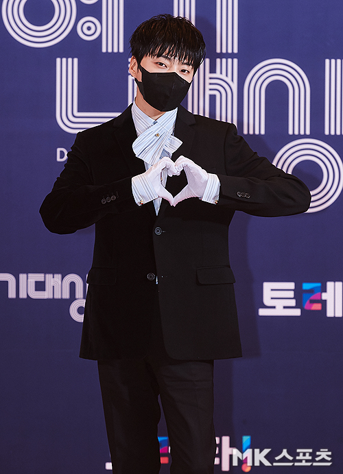 2020 MBC Acting Grand Prize photo time was held at MBC in Sangam-dong, Mapo-gu, Seoul on the afternoon of the 30th.Actor Kang Seung-yoon has photo time.