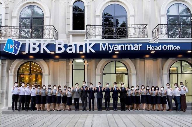 IBK Bank Myanmar employees pose for a photo after the bank received a banking license from Myanmar’s financial authorities, Wednesday at the bank’s headquarters in Yangon, Myanmar. (Industrial Bank of Korea)