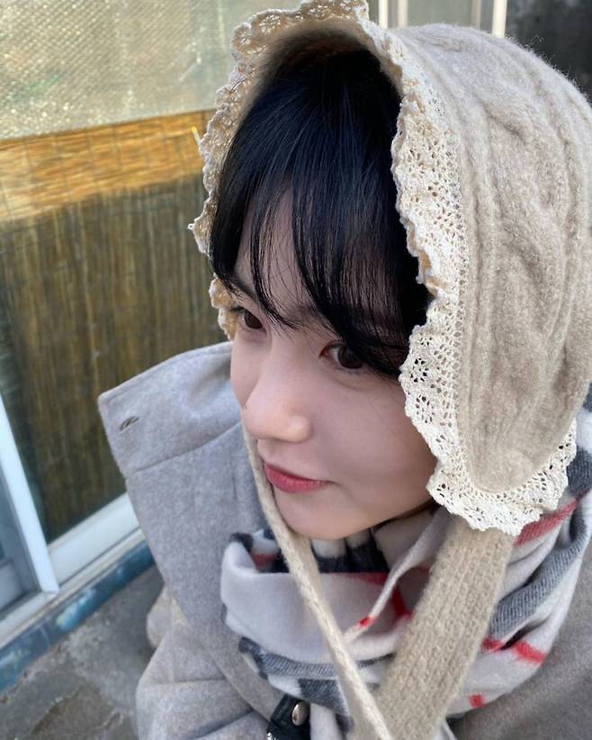 Actor Shin Ye-eun has reported on his recent situation.Shin Ye-eun posted several photos on his Instagram on January 5, leaving behind snow and snowman emoticons; no comment was given.In the open photo, Shin Ye-eun is wearing a cute earring and taking a self-portrait looking at the mirror. He has a flawless white skin and a sharp nose and boasts a doll-like visual.He also showed off his humiliating beauty in close-up shooting and caught his eye with a lovely atmosphere.On the other hand, Shin Ye-eun won the Womens Newcomer Award for the drama Come on in 2020 KBS Acting Grand Prize.