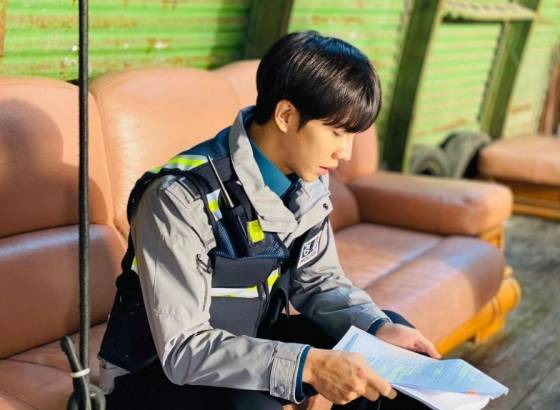 한류 톱스타 만능엔터테이너 이승기가 드라마 '마우스'에서 '정바름'으로 변신한 모습을 공개했다. / 사진출처=이승기 공식 SNS