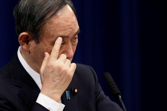 7일 긴급사태 선언과 관련해 기자회견을 하는 스가 요시히데 일본 총리. 로이터 뉴스1