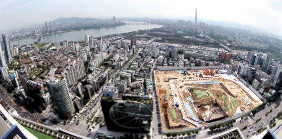 서울 강남구 삼성동과 송파구 잠실동 일대. 오른쪽 아래가 현대차 글로벌비즈니스센터(GBC) 부지. 연합뉴스