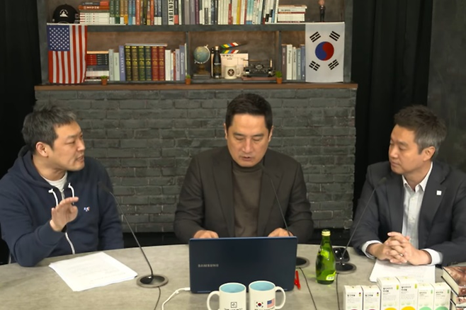 김병욱 의원 의혹 관련 생방송 중인 가로세로연구소. 가로세로연구소 유튜브 채널 캡처