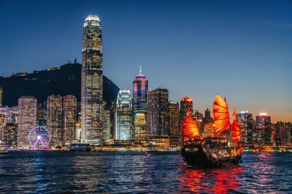 구룡반도에서 바라본 홍콩섬. 홍콩의 나이트 라인을 상징하는 뷰이다. 사진제공|홍콩관광청