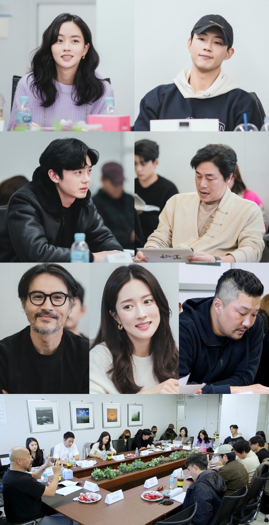 ▲ '달이 뜨는 강' 대본리딩 현장. 제공| KBS2 '달이 뜨는 강'