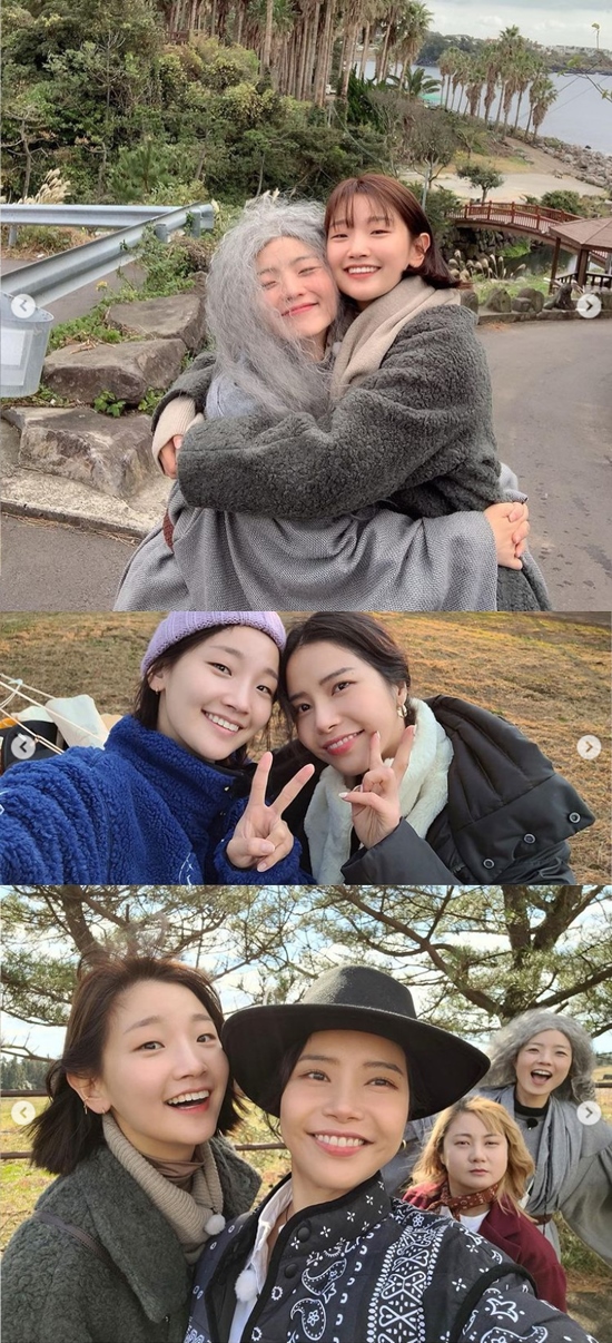 Actor Park So-dam expressed his regrets ahead of the final Gamseong Camping.Park So-dam told his Instagram on the 8th, This is the last time...? Why? Why are you doing this with our Gammem...?# Gambling # Last broadcast together ... Just ... and posted several photos.Inside the photo is a picture of Gamseong Camping members Park So-dam, Park Na-rae, An Young-mi, Son Na-eun and Sola.The warm relationship of the members who became best friends through the program gives a smile.Meanwhile, JTBC Gamseong Camping final meeting will be broadcasted at 9 pm on the 8th.Photo = Park So-dam Instagram