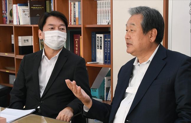 안철수 국민의당 대표(왼쪽)와 김무성 전 대표(오른쪽) ⓒ국회사진취재단