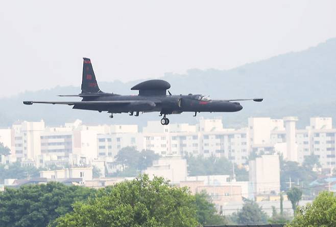 미 공군 U-2S 정찰기가 오산 주한 미공군 기지에 착륙하고 있다. 세계일보 자료사진