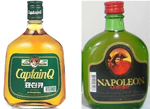 1980∼90년대 국내를 풍미한 양주 캡틴큐(왼쪽)와 나폴레온. 두 술은 유사 양주로, 숙취가 심했던 술로 알려져 있다. 지금은 판매하지 않는다.