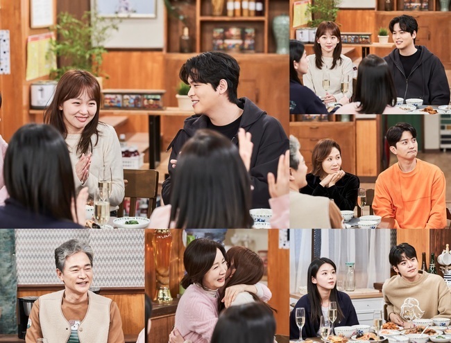Oh! Samgwang Villa! Lee Jang-woo and Jin Ki-joo officially announce marriage.KBS 2TV weekend drama Oh!Samgwang Villa! (playplayplay by Yoon Kyung-ah, director Hong Seok-gu, production production H, Monster Union) unveiled a still cut that shows the official marriage announcement of Koala-Bumui couple, Lee Hee and Jin Ki-joo, who confirmed their solid love.The two men and women building a happy Smile in the blessings of the Samgwang Villa family reminds me of the romance of the past and makes me feel happy.The romantic proposal that tickles the heart is filled with a cool answer, Yes, Brother Jae Hee.However, he was still an intern who is about to be screened for full-time employment, and he hesitated to marriage immediately because of various complicated situations, including the unresolved feelings of his mother Kim Jung-won (Hwang Shin-hye) and the unscrupulous father Park Pil-hong (Um Hyo-seop).It was her mother, Pure Love (Jeon In-hwa), who raised her mind.The relationship between people and people, except for the family, is not easy to meet, and the light-filledness, which is based on the sincere advice that you should hold tight when you appear, has decided to marriage with Jae Hee as soon as possible.The still cut, released on January 10, featured a photo of the light-filled and Jae Hee, who announced the marriage news to the Samgwang Villa family.Thanks to Pure Love and Friendship (Information Stone), which bless the marriage of the two with a pleasant Smile, the eyes of the light filled with tears were wet.As a result, the two will become the official first couple of Samgwang Villa, and will also ignite the romance of the unofficial second manse couple (Kim Sun-young + Ingyojin) and the third Raba couple (Tough + Kim Si-eun).The production team said, Today (10th), a surprise illness appears in the marriage of the Koala - Mug, which is like a solid.I want you to watch the story of the future with an interest in who will be the cute one who rebelled against this marriage in the midst of blessings and what will change the romance of the unofficial No. 2 and No. 3 couple after the announcement of the official No. 1 couple.