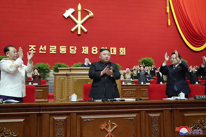 북한 8차 당대회 6일차 회의가 평양 4·25문화회관에서 10일 열렸다. 평양/조선중앙통신 연합뉴스