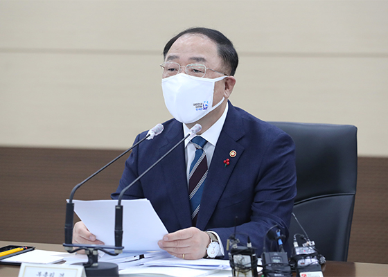 Finance Minister Hong Nam-ki. [Photo by Yonhap]