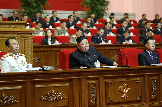 8차 당 대회 회의에 참석한 북한 김정은 국무위원장. 뉴스1 제공