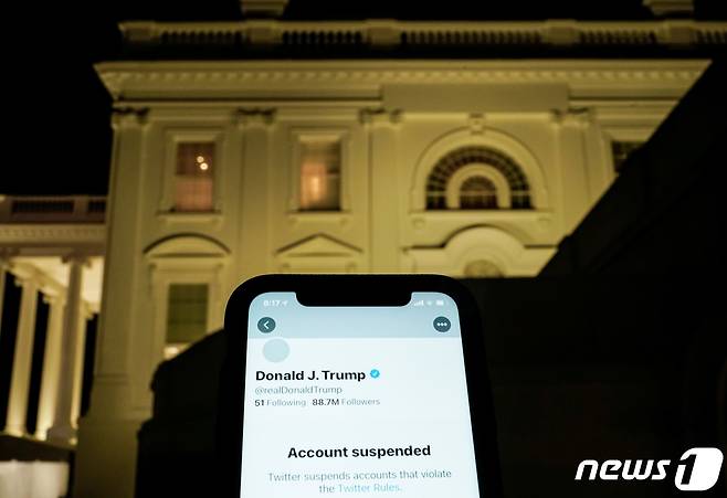 트위터가 도널드 트럼프 미국 대통령의 계정 접근을 차단했다. © 로이터=뉴스1