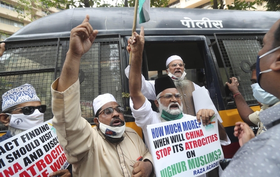 중국의 위구르족 탄압 비난하는 인도 무슬림 시위대. /AP 연합뉴스