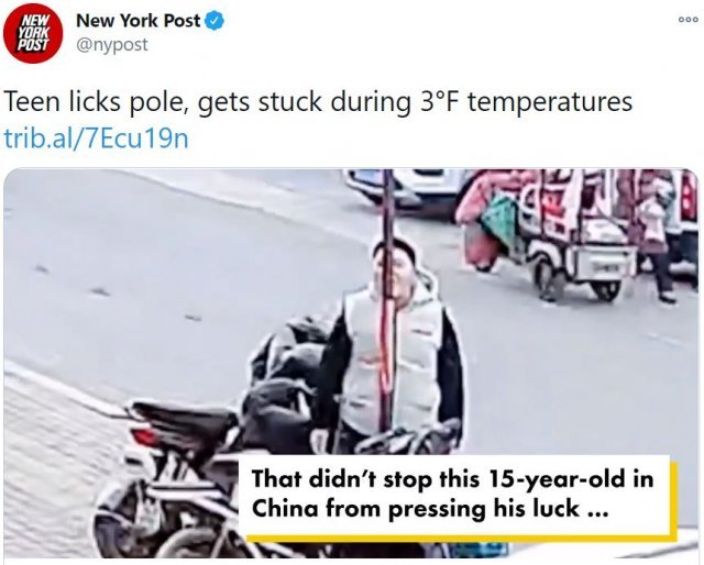 중국의 한 10대 소년이 영하 16도에 얼어붙은 쇠기둥을 핥았다가 혀가 달라붙어 곤욕을 치렀다. 뉴욕포스트 트위터 캡처