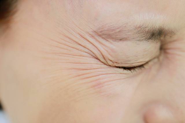 아이크림은 눈가에 잔주름이 보일 때부터 바르면 된다./사진=클립아트코리아