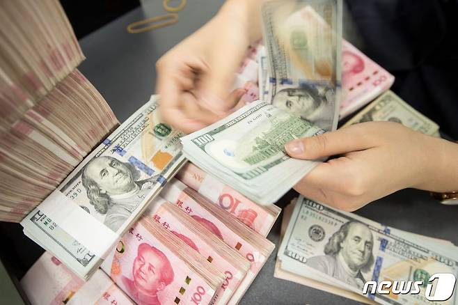 미국 달러와 중국 위안화 /AFP=뉴스1