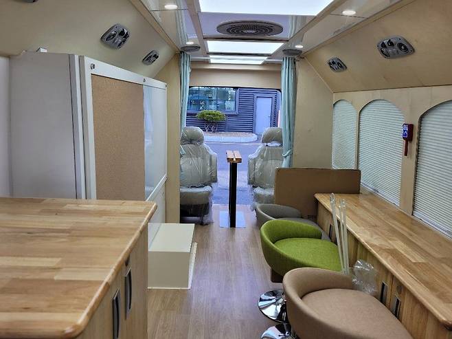 대전시가 시민 정신건강 서비스를 위해 운영하는 '마음톡톡 버스'의 내부 /대전시