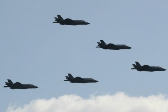 지난해 9월 22일 국군의 날 기념식 준비사열에서 F-35A 편대가 비행하고 있다. /국방부
