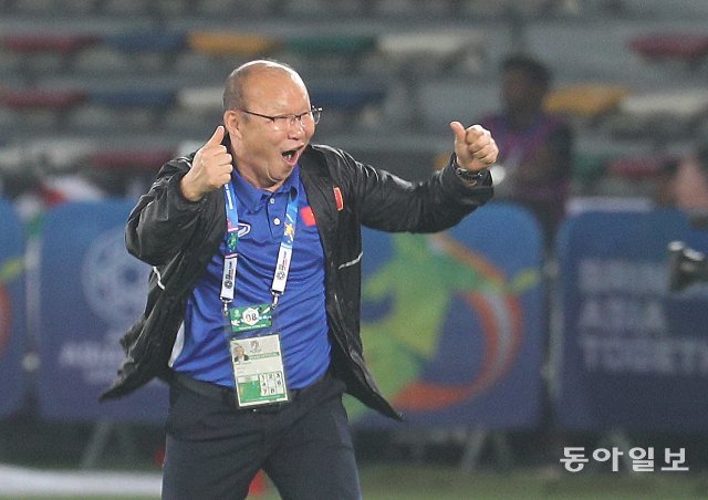 베트남에서 성공 신화를 쓰고 있는 박항서 감독은 올해 베트남 역사상 최초의 월드컵 최종 예선 진출에 도전한다. 동아일보DB