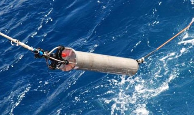 국제 공동연구팀이 남극해에서 운영하는 무인자율 수중음향관측 장비. 1년 이상 장기 관측이 가능하며 수중에서 발생하는 다양한 음원 포착과 식별에 용이하다. 극지연구소 제공.