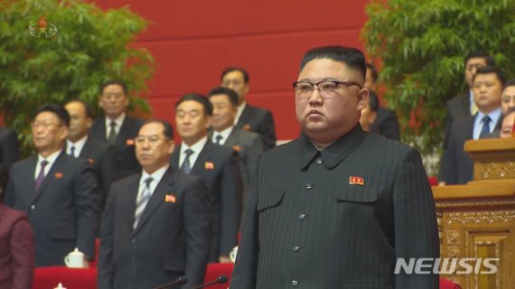 북한 조선중앙TV는 지난 12일 평양에서 열린 노동당 제8차 대회가 상정된 의정들에 대한 토의를 성과적으로 마치고 폐막되었다고 13일 보도했다. (사진=조선중앙TV 캡쳐) /사진=뉴시스화상