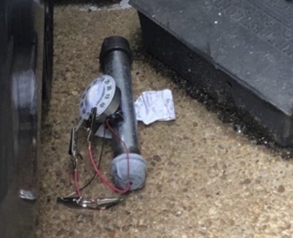 지난 6일(현지시간) 미국 연방의회 의사당 점거 당시에 인근 공화당 전국위원회 건물에서 발견된 파이프 폭탄. 뉴시스