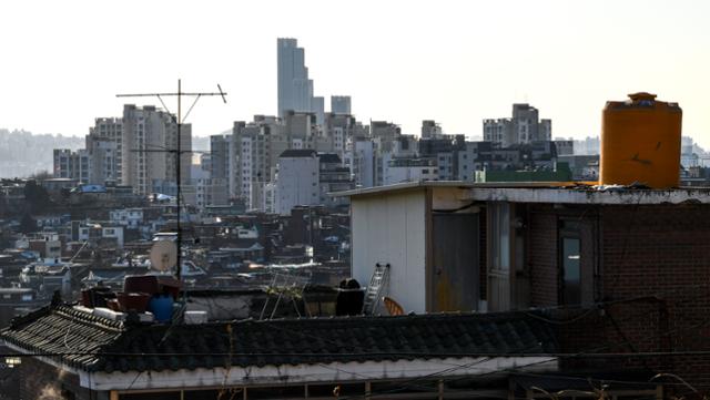 서울 용산구 한남3주택재개발구역에서 바라본 고층 아파트 단지의 모습. 한국일보 자료사진