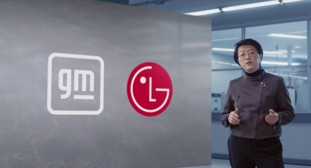 메이 카이 GM 기술 연구매니저가 12일(현지시간) CES에서 LG와 한 번 충전으로 1천km 가는 배터리를 개발 중이라고 발표했다.  [GM]