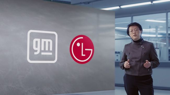 메이 카이(Mei Cai) Lap Group Manager가 2021 CES 에서 얼티움 배터리 플랫폼을 설명하고 있다.