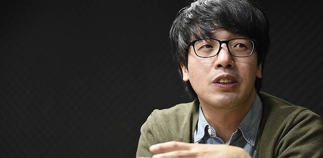 신작 ‘아이 괴물 희생자’를 출간한 소설가 주원규. 주원규 제공