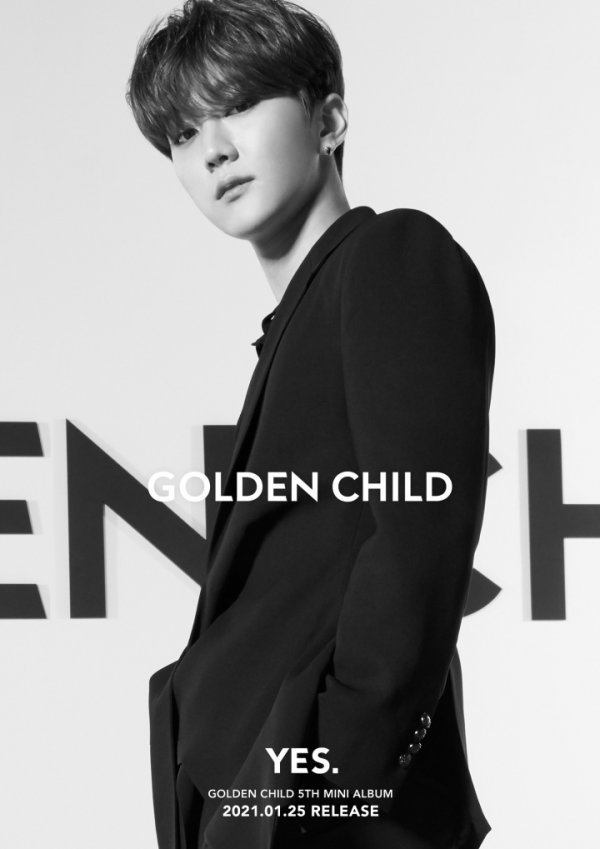 Group Golden Child Hong Joo-chan has emanated a luxurious aura.On the 12th, its agency Woollim Entertainment released a personal trailer and concept photo of Golden Child (Lee Dae-yeol, Y, Lee Jang-jun, TAG, Bae Seung-min, Bong Jae-hyun, Kim Ji-bum, Kim Dong-hyun, Hong Joo-chan, Choi Bo-min) member Hong Joo-chan through the official SNS channel.Golden Childs fifth mini-album YES. will be released on various online music sites at 6 pm on the 25th.