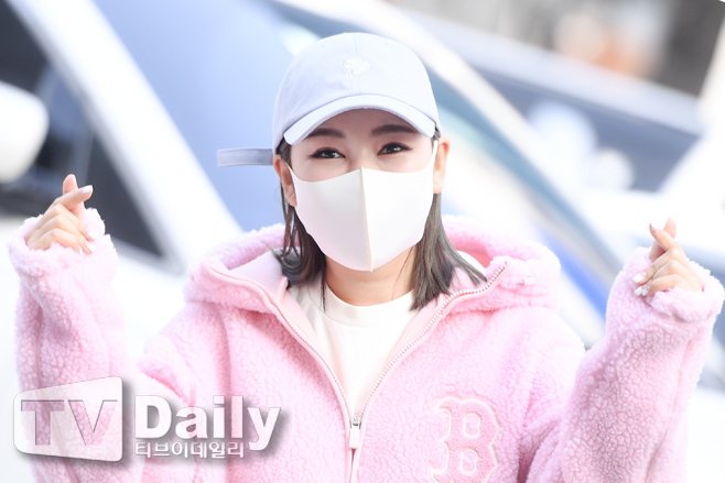 Singer Song Ga-in is heading for KBS annex on the morning of the 13th.